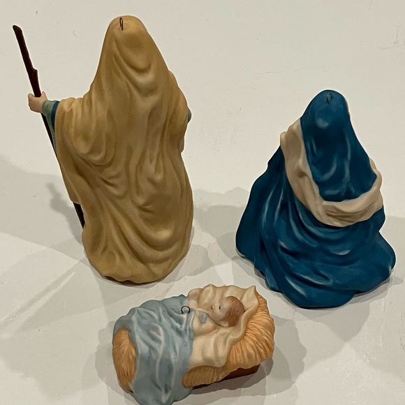Hallmark | The Holy Family Keepsake Ornament Set - Picture 6 of 9